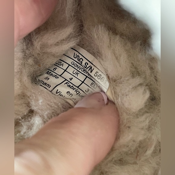 UGG Scuffette II Size 6 slippers fur warm and cozy - Picture 7 of 7